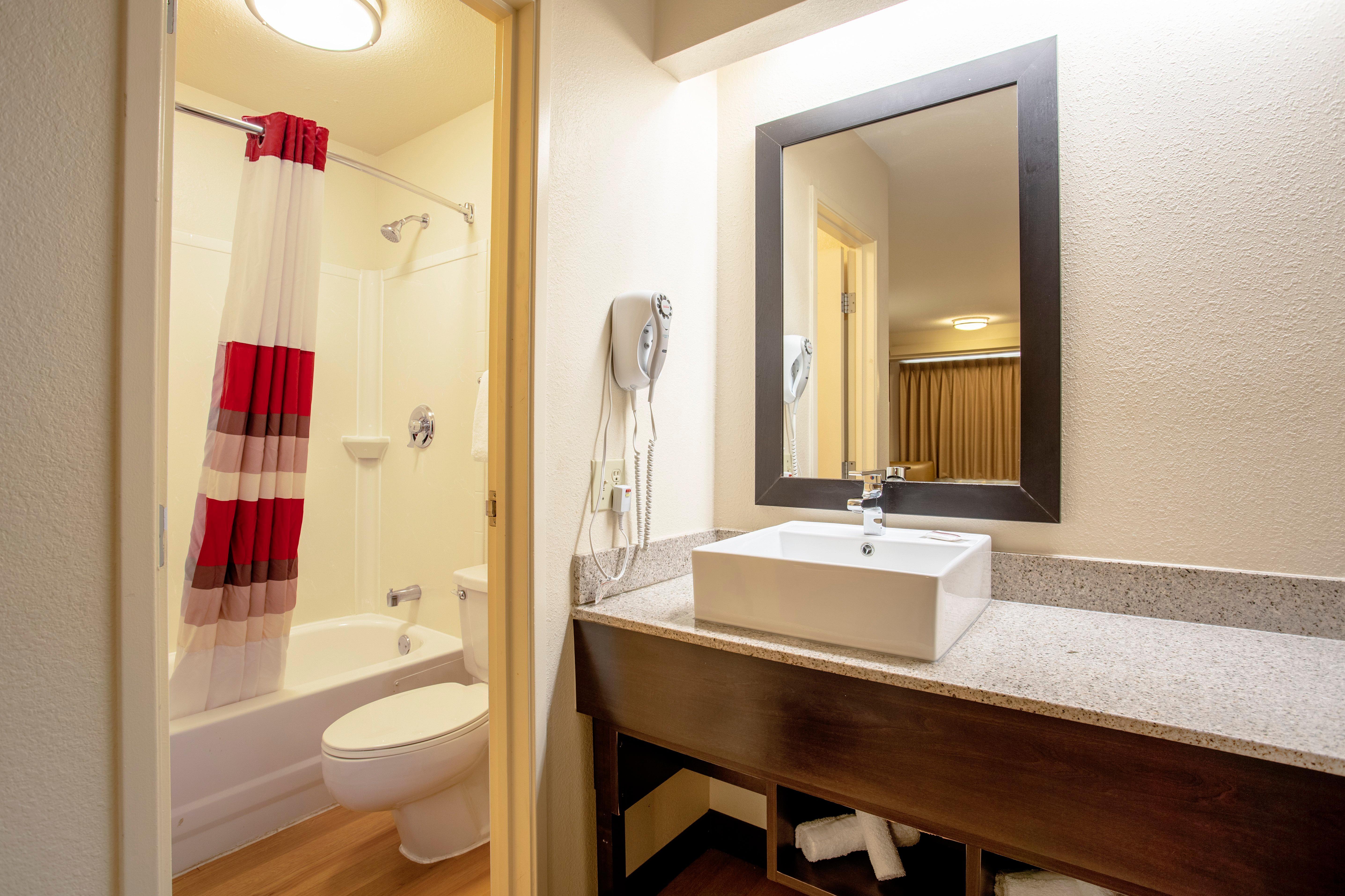 Red Roof Inn Plus+ West ספרינגפילד מראה חיצוני תמונה