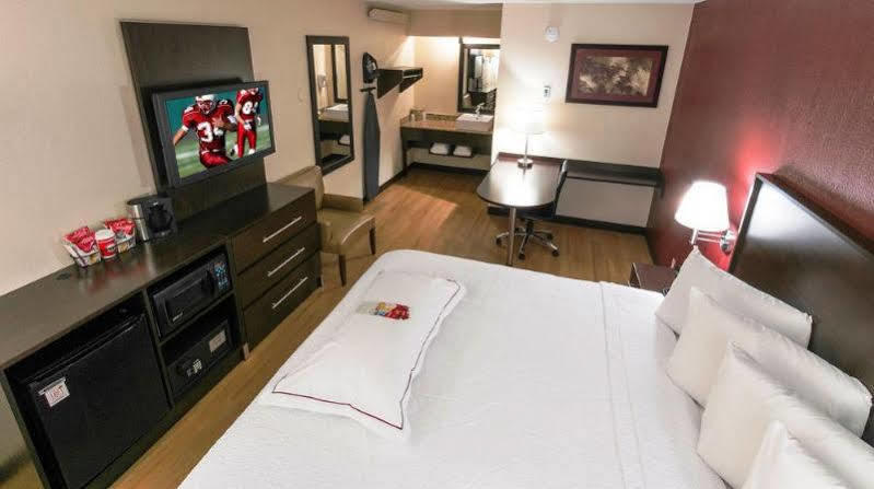 Red Roof Inn Plus+ West ספרינגפילד מראה חיצוני תמונה